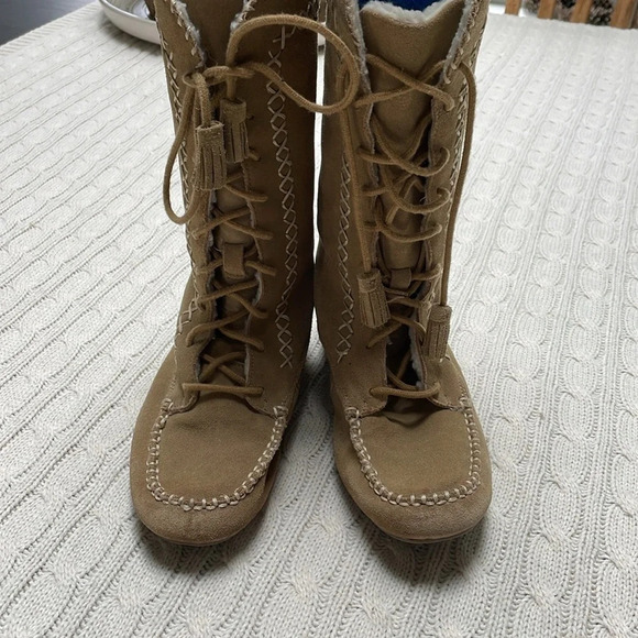 Lands’ End Sz 5 suede moccasin boots. Laces Sherpa lining. 11” tall “x” detail - Picture 10 of 13